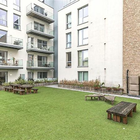 Modern Serviced 3-Bedroom Flat In East London Exterior foto