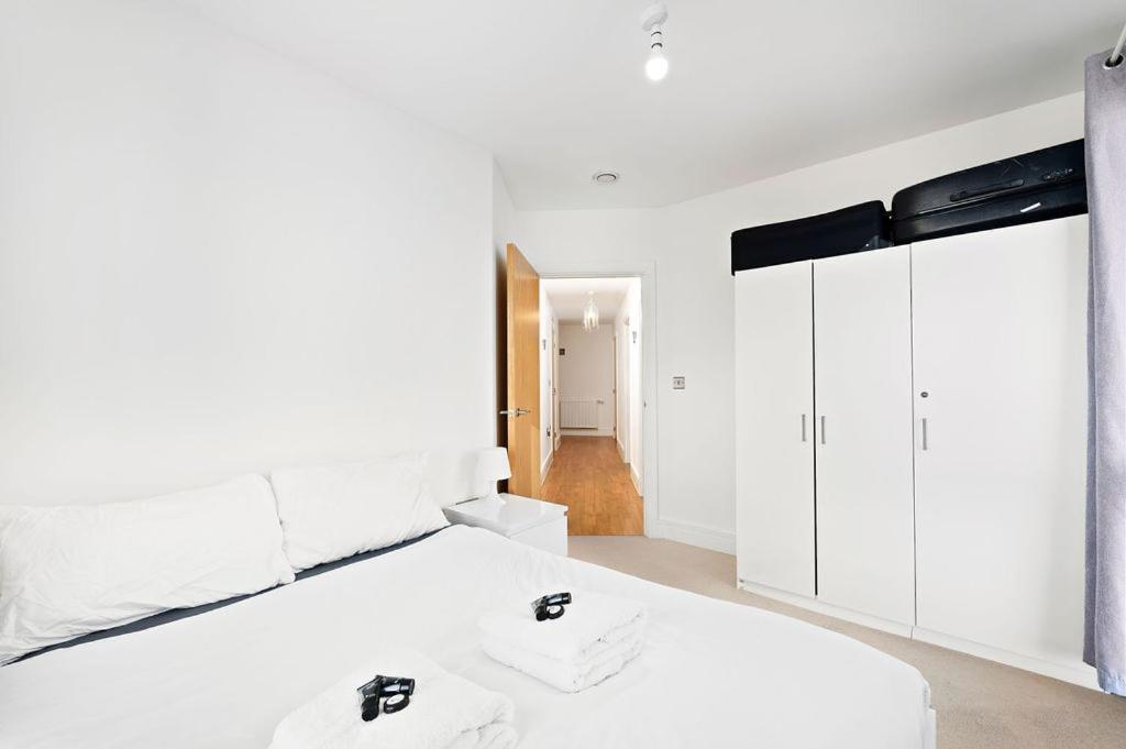 Modern Serviced 3-Bedroom Flat In East London Exterior foto