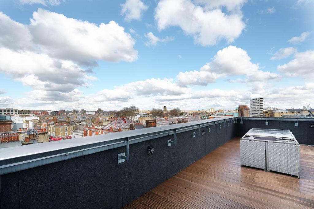 Modern Serviced 3-Bedroom Flat In East London Exterior foto