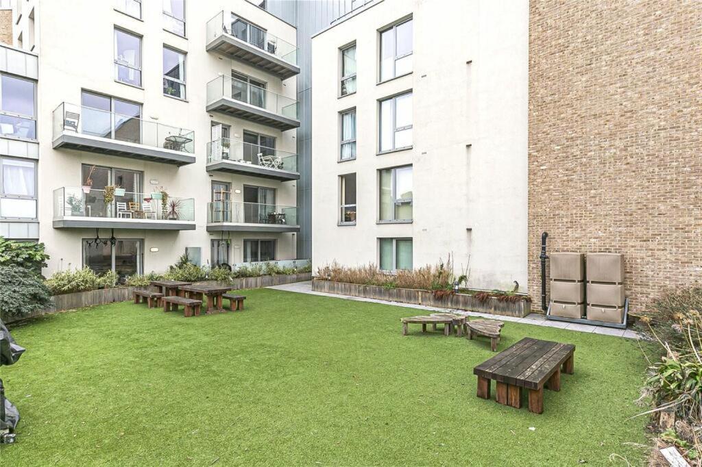 Modern Serviced 3-Bedroom Flat In East London Exterior foto
