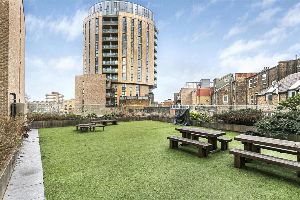 Modern Serviced 3-Bedroom Flat In East London Exterior foto