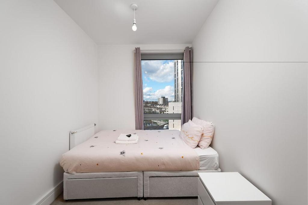 Modern Serviced 3-Bedroom Flat In East London Exterior foto