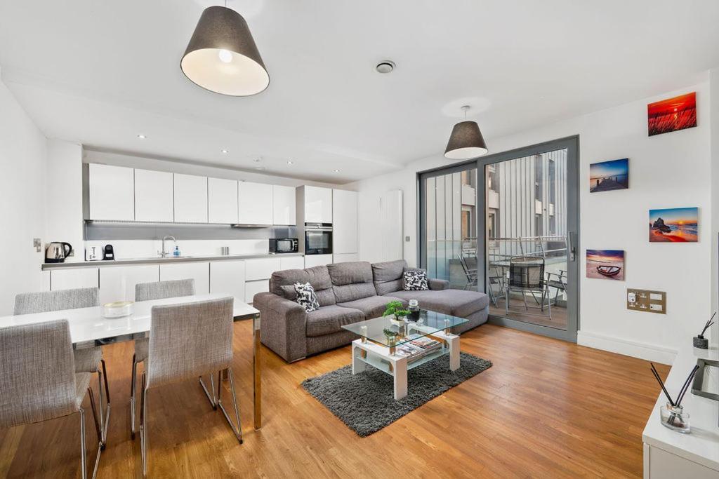 Modern Serviced 3-Bedroom Flat In East London Exterior foto